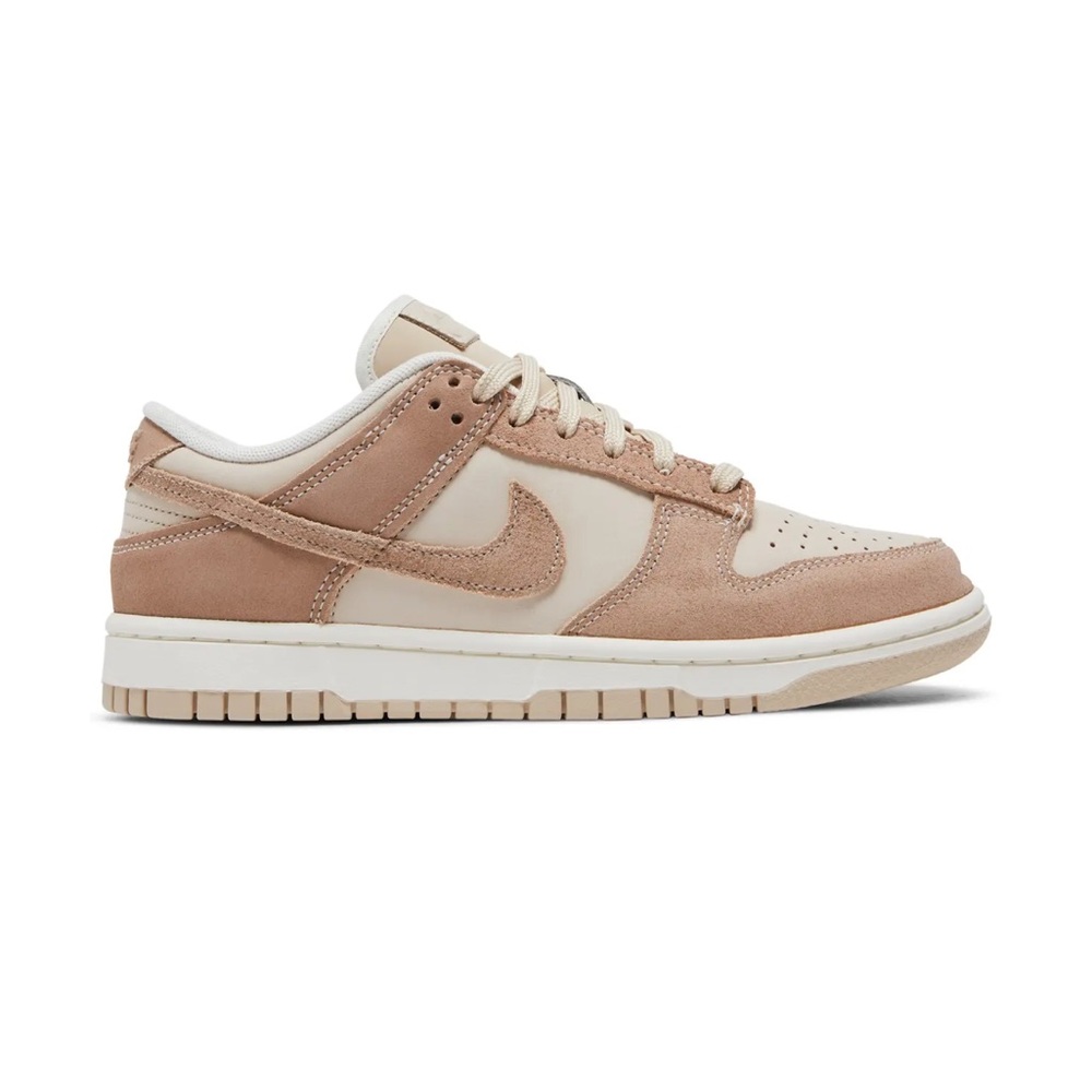 NIKE DUNK LOW SE
Sanddrift / Sail / Hemp
Size W 10 / M 8.5